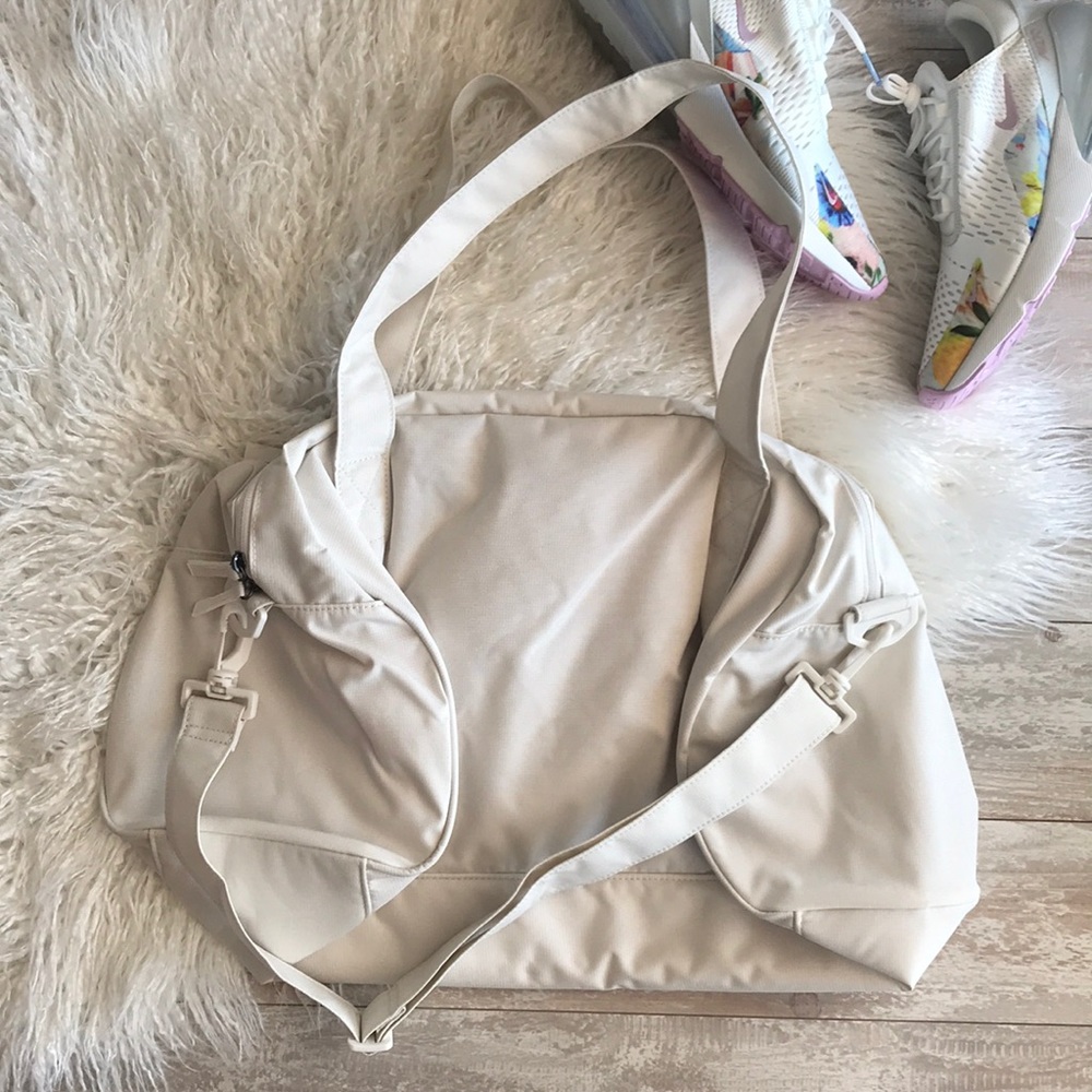 NWT Nike duffle gym Bag - Picture 8 of 8